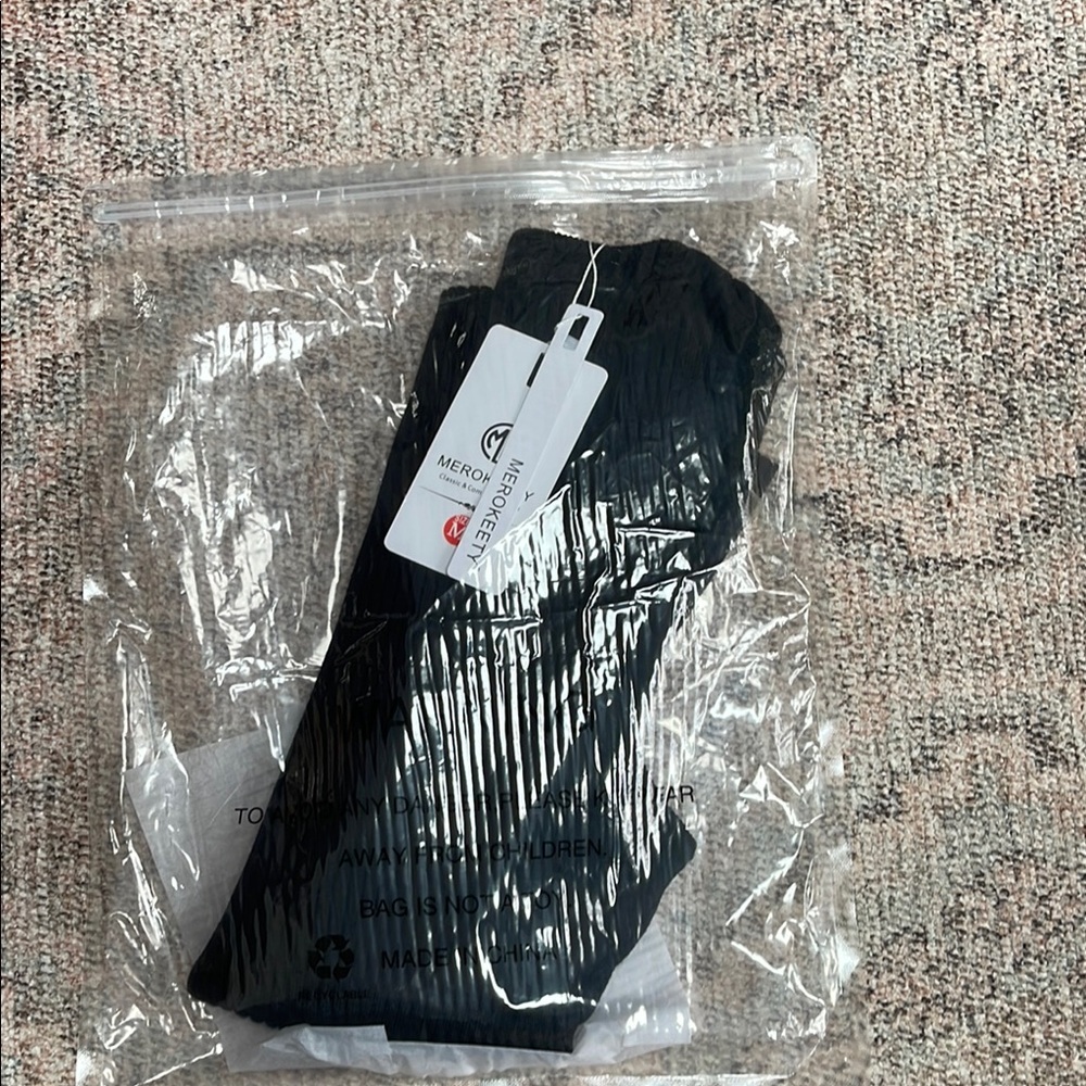 Women’s Black Ribbed Tank Top M NWT - Picture 5 of 5